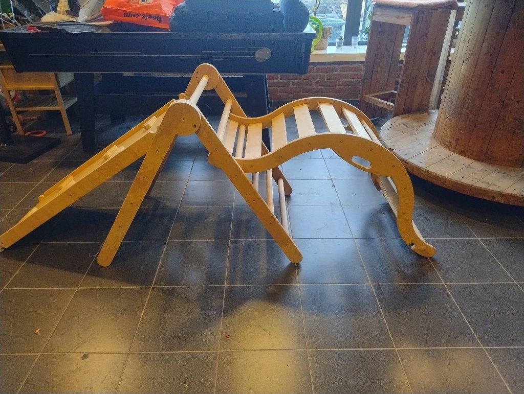 Mooie houten klimboog, klimdriehoek en glijbaan/klimplank., Kinderen en Baby's, Speelgoed | Houten speelgoed, Ophalen, Gebruikt