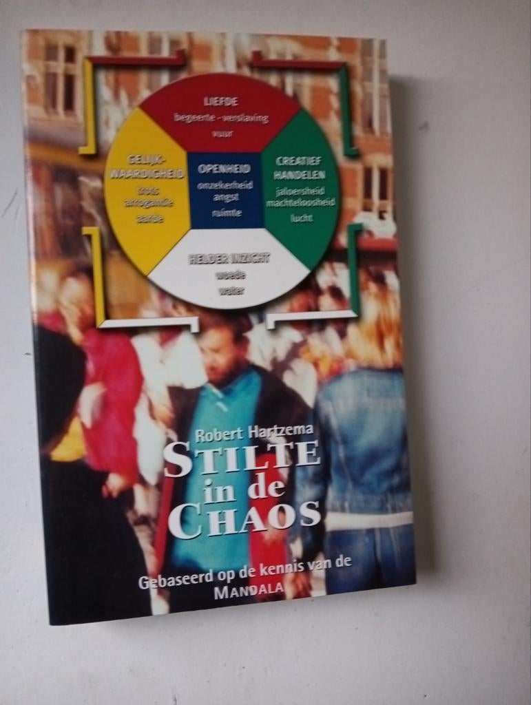 Robert Hartzema - Stilte in de chaos, Overige typen, Ophalen of Verzenden, Zo goed als nieuw, Astrologie