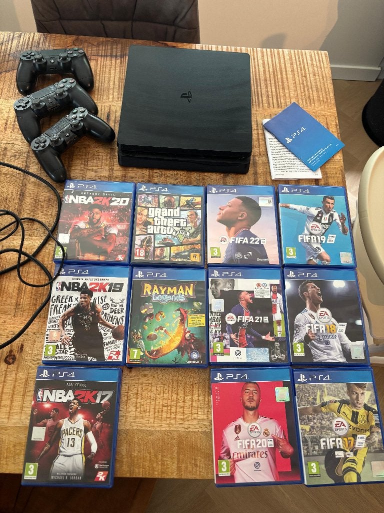 Playstation 4, Spelcomputers en Games, Spelcomputers | Sony PlayStation 4, Gebruikt, Slim, Met 3 controllers of meer, Met games