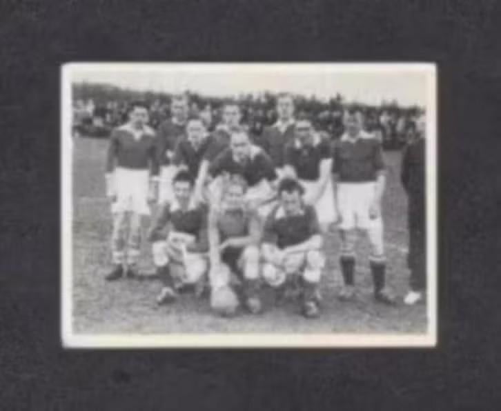 Voetbalplaatje Dierense Boys Dieren 1951-1952., Ophalen of Verzenden, Zo goed als nieuw