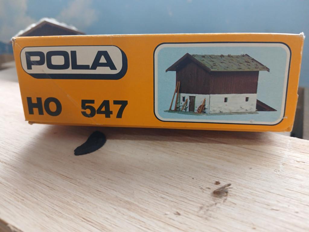 Pola HO 547 Berg huisje met doosje, Hobby en Vrije tijd, Modeltreinen | H0, Ophalen of Verzenden, Gebruikt, Brug, Tunnel of Gebouw