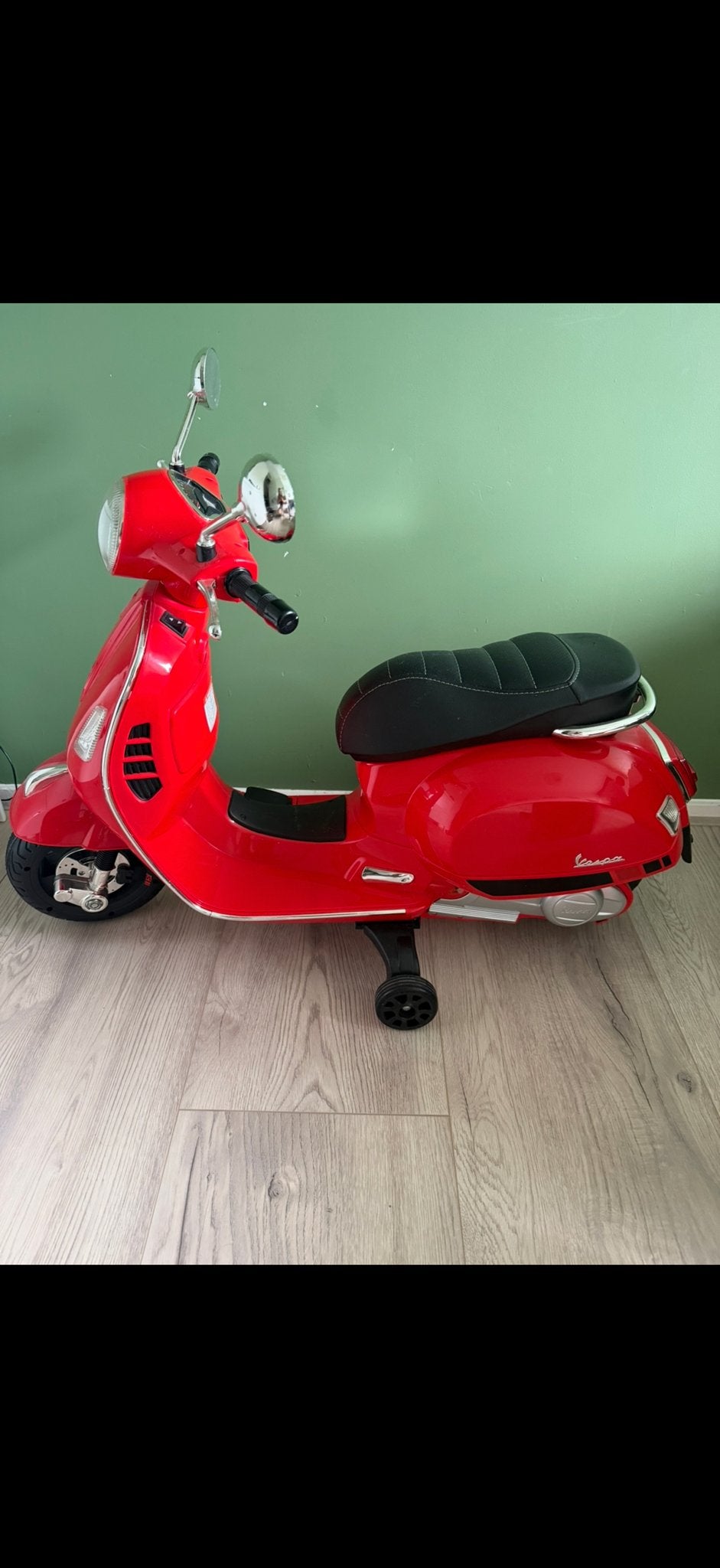 Rode Vespa kinder elektrische scooter, Zo goed als nieuw