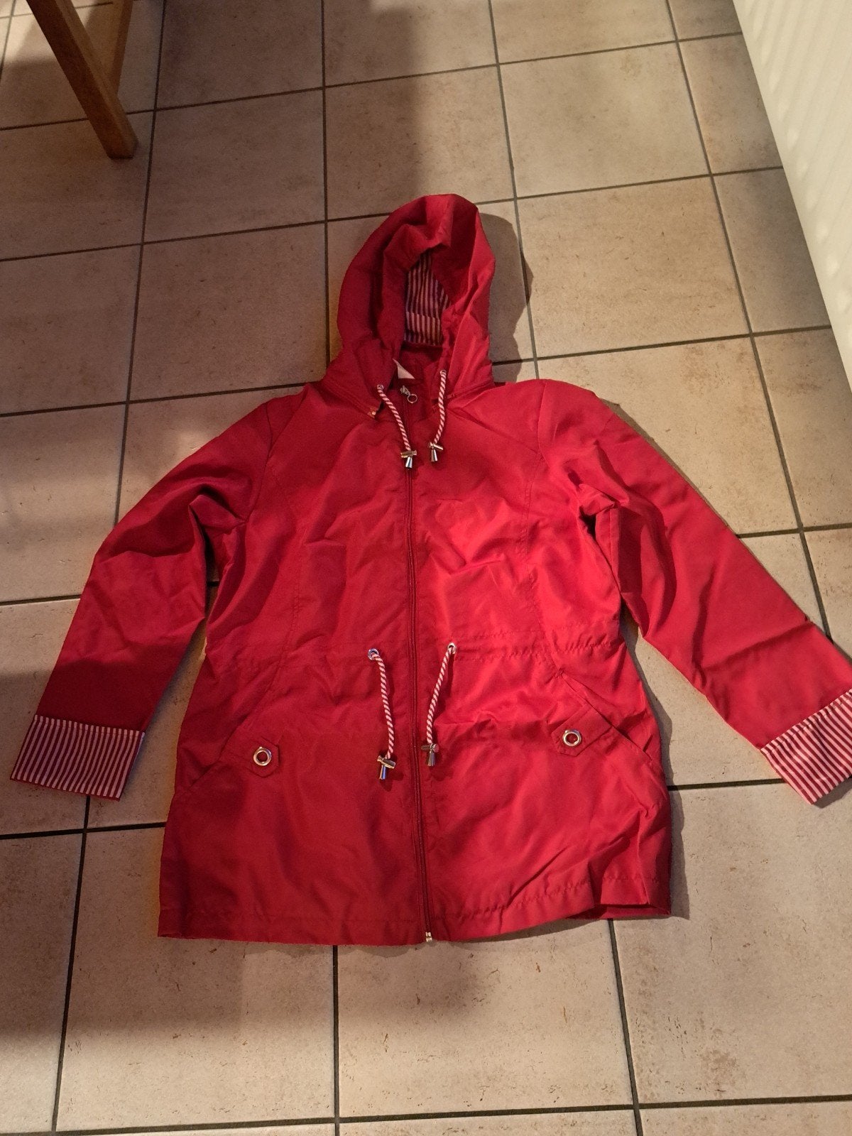 geheel nieuw rood dames jack met capuchon (maat 40/42), Ophalen of Verzenden, Nieuw, Maat 42/44 (L), Rood