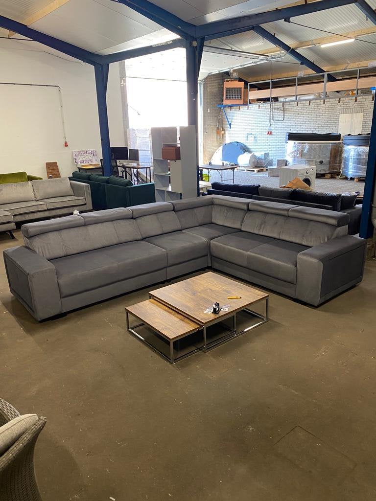 Grote VELVET hoekbank grijs - lounge bank, Huis en Inrichting, Banken | Complete zithoeken, Ophalen of Verzenden, Zo goed als nieuw