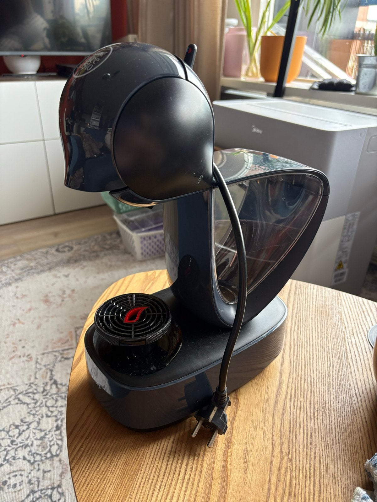 Dolce Gusto koffiezetapparaat met accessoires en cups, Ophalen, Afneembaar waterreservoir, Gebruikt, Koffiemachine