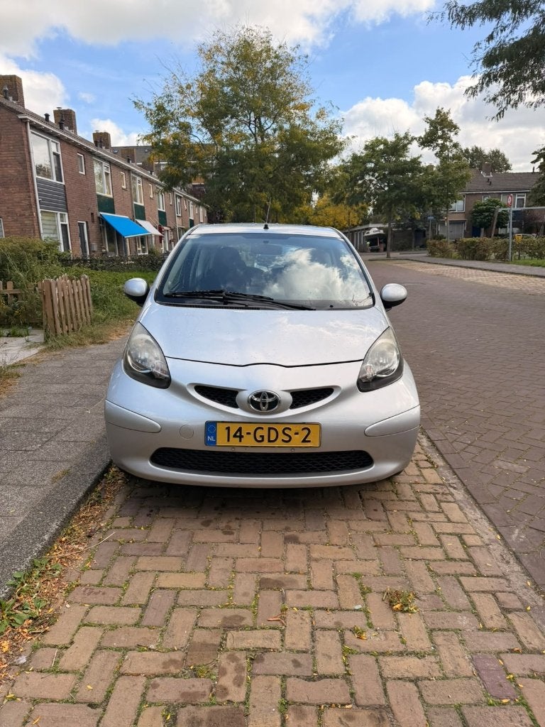 Toyota Aygo 1.0 12V Vvt-i 3DRS MMT 2008 Grijs, Auto's, 4 stoelen, 68 pk, Origineel Nederlands, Grijs
