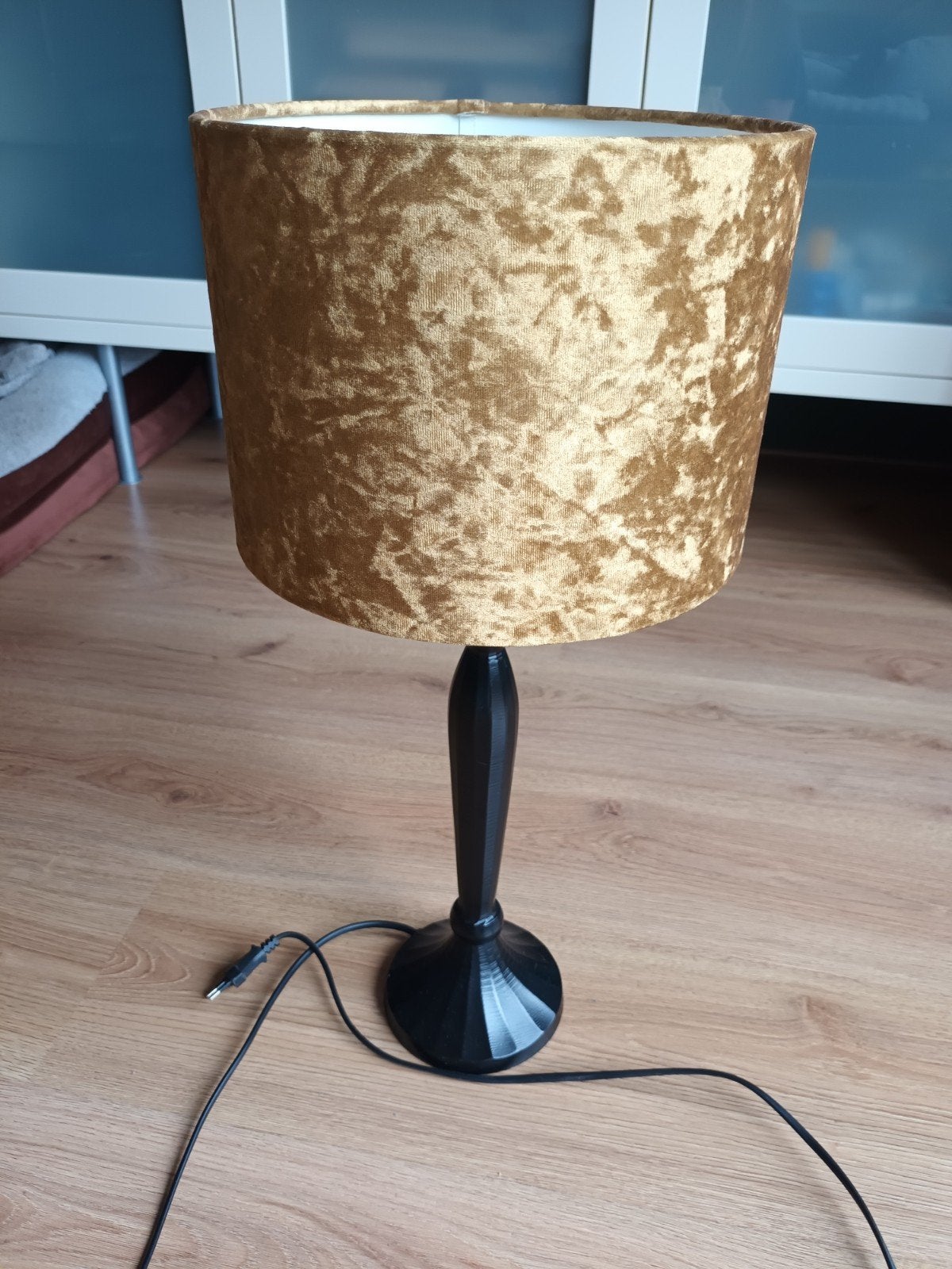 Colmore Tafellamp Zwart met Gouden Kap - 56 cm hoog, Ophalen, Gebruikt, Overige merken, Met kap