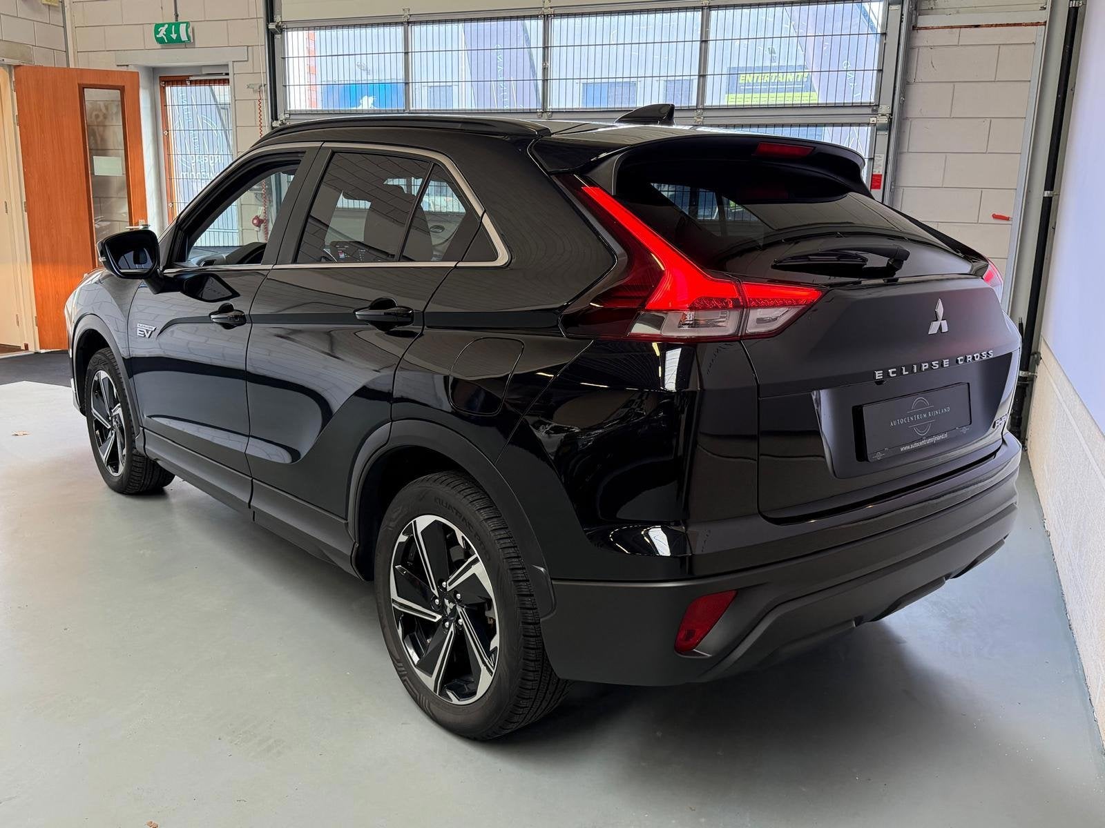 Mitsubishi Eclipse Cross 2.4 PHEV Instyle Navi, Camera, Carp, Automaat, 188 pk, Stof, 4 cilinders