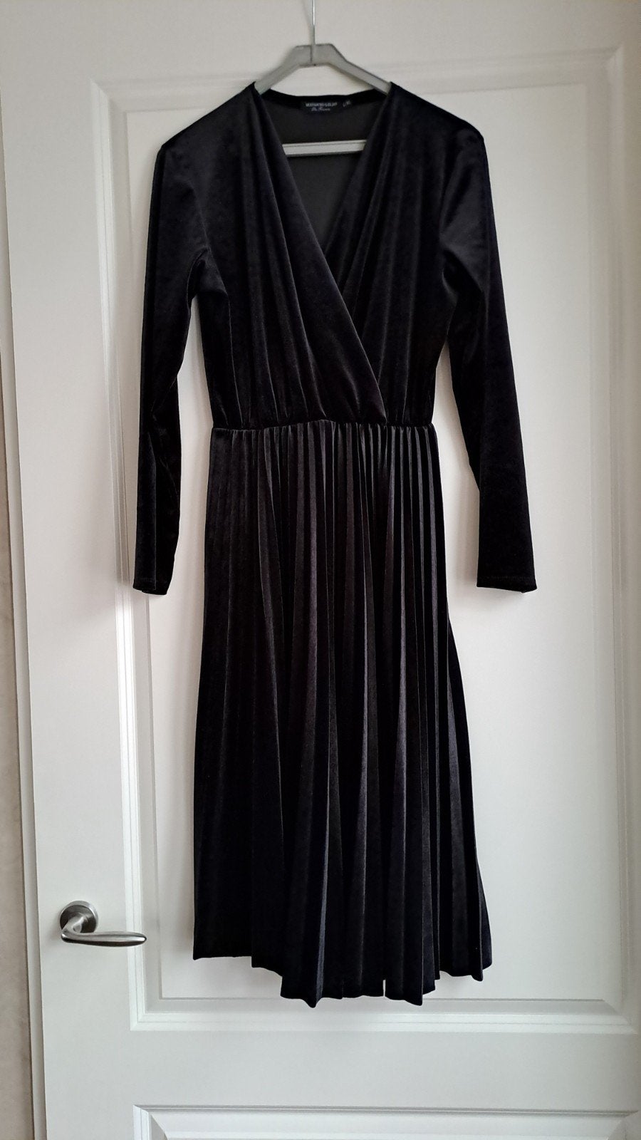 Elegante fluwelen dames jurk Musthaves By Elja L/XL, Zwart, Maat 46/48 (XL) of groter, Ophalen of Verzenden, Zo goed als nieuw