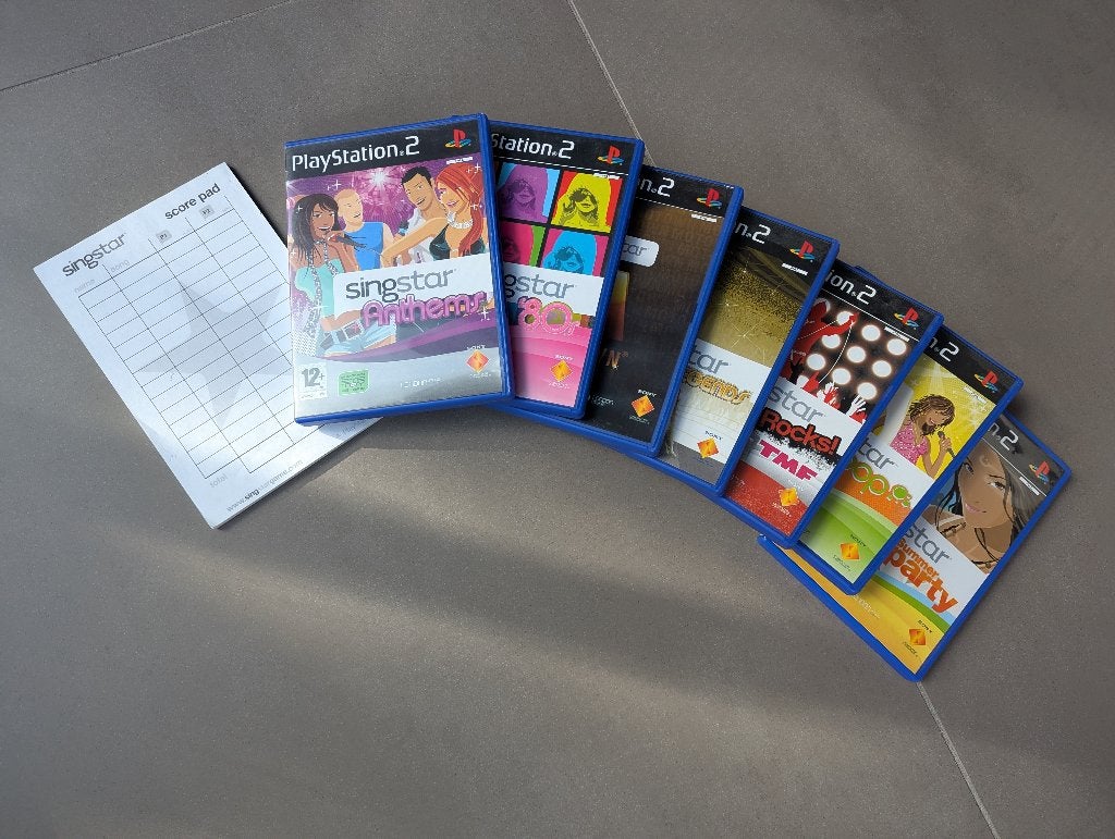 7x Singstar games + 2x Org Singstar Mic's PS2, Ophalen, Muziek, Eén computer, Zo goed als nieuw