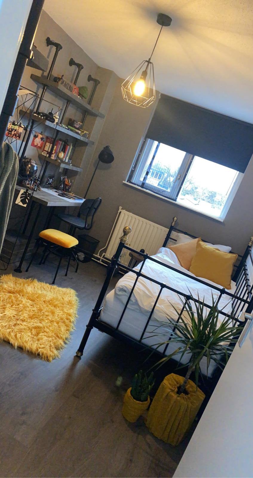Complete slaapkamer te koop (industrieel)