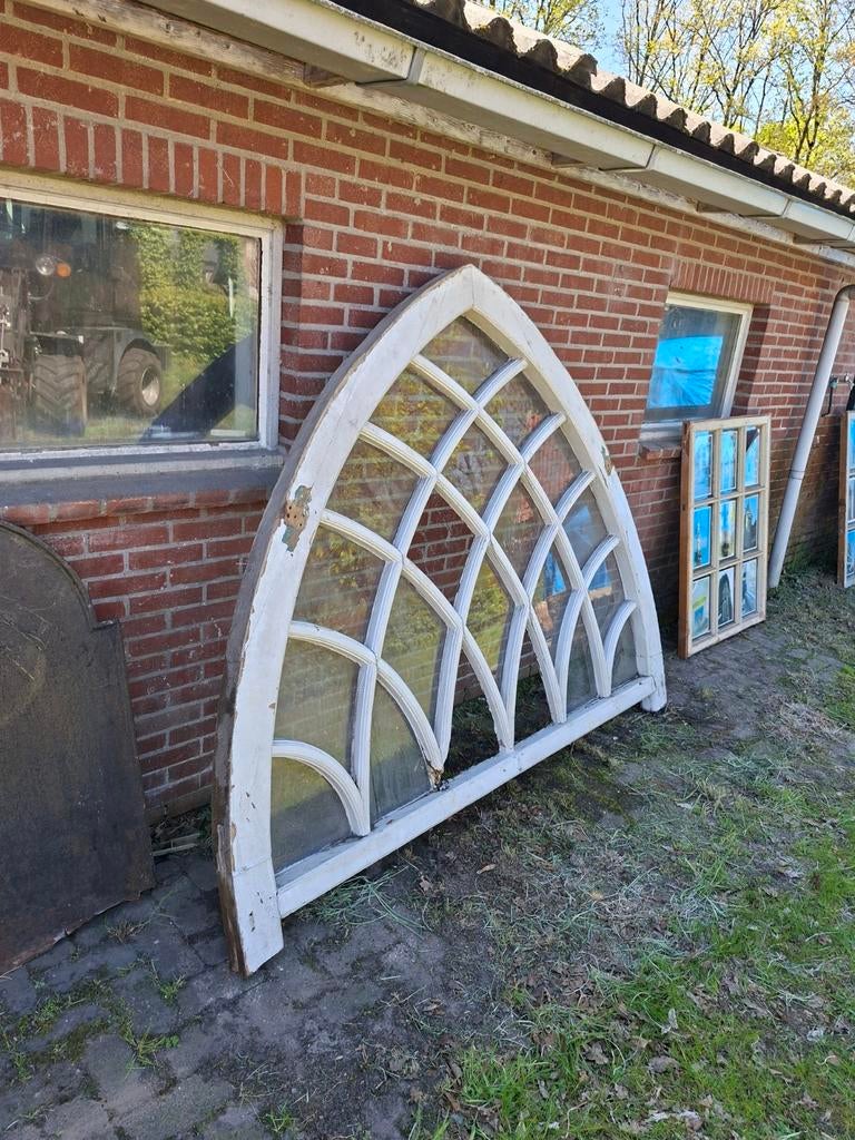 Prachtig kerkraam van hout € 550,-, Ophalen