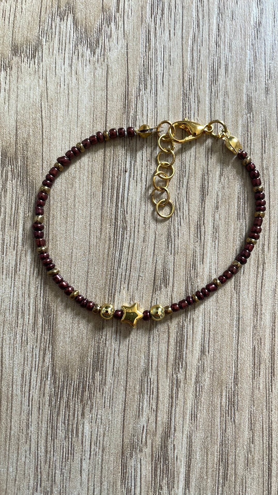 Goud bruin armbandje, Bruin, Verzenden, Kunststof of Plastic, Nieuw