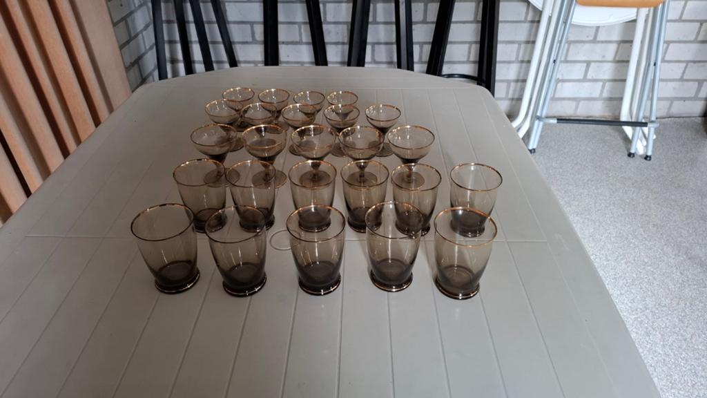 24 Vintage Glazen Set met Gouden Randje, Antiek en Kunst, Ophalen