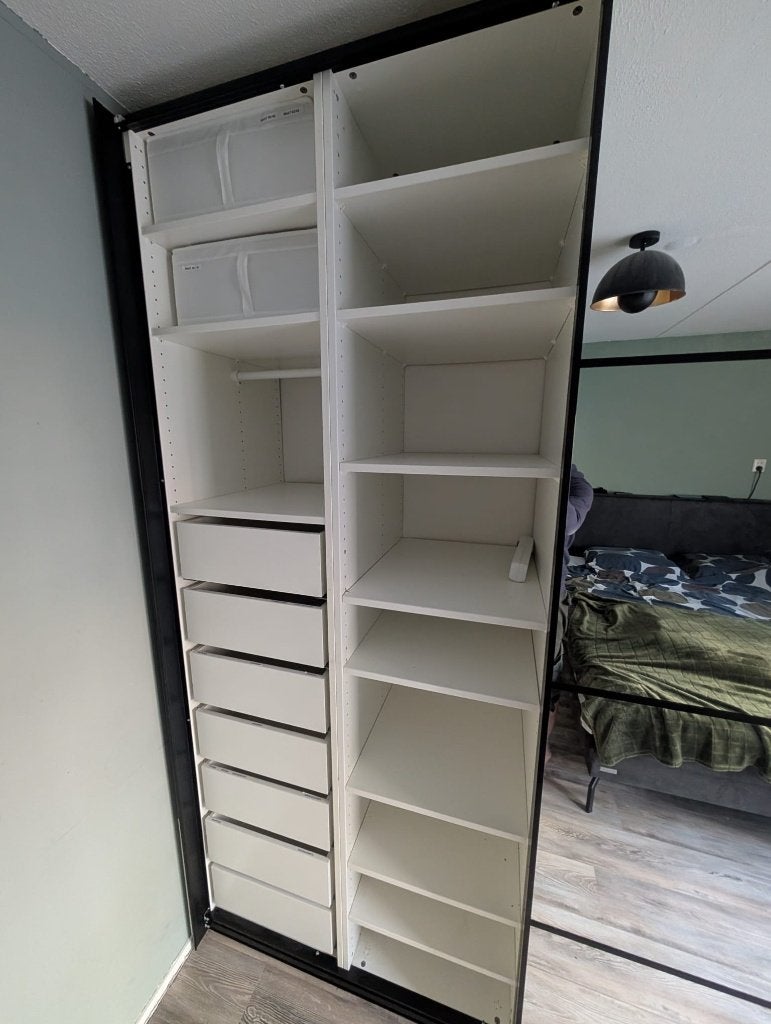 Foto 3 van Spacious, modern PAX wardrobe / Grote moderne PAX kast
