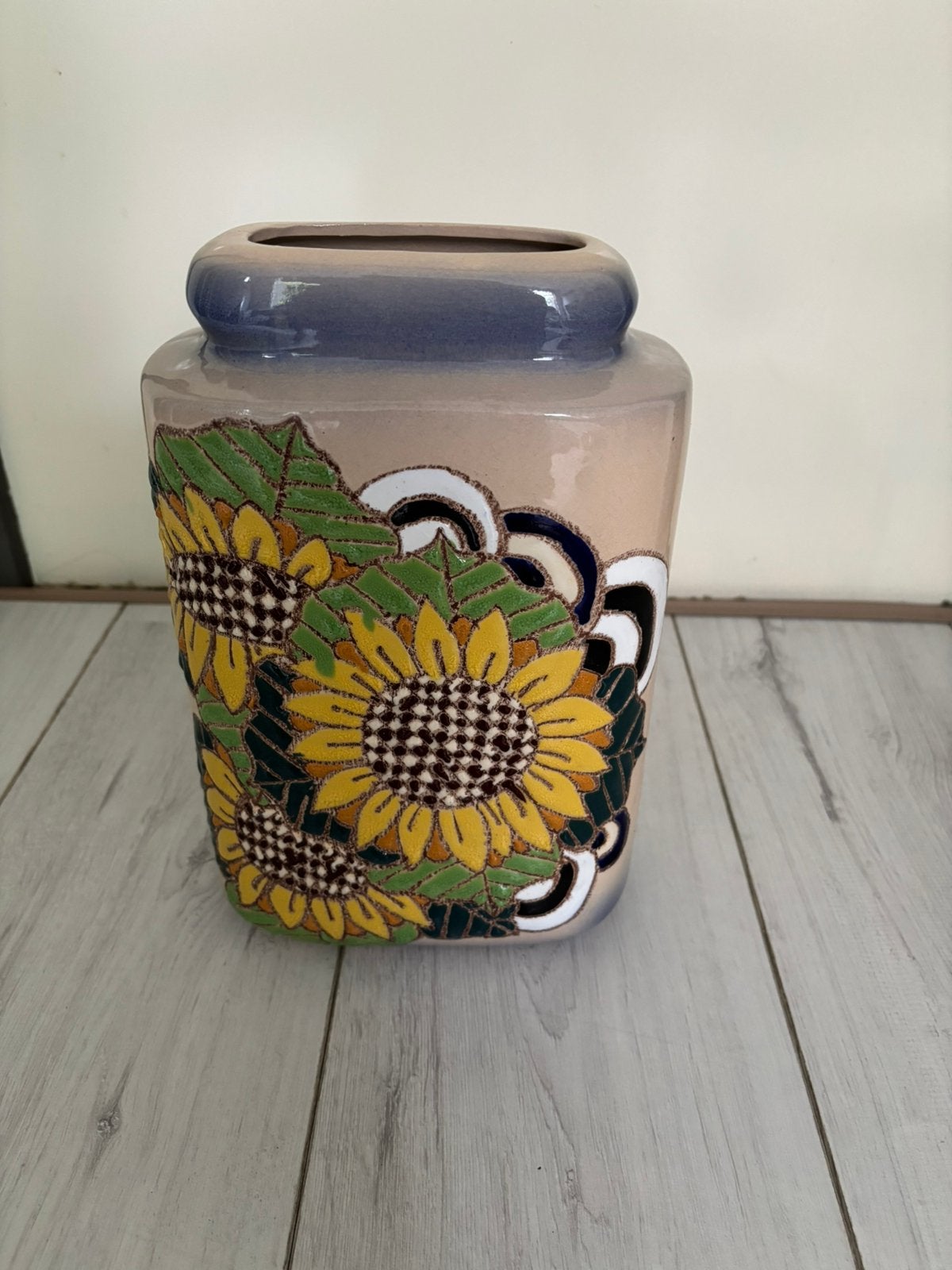 Vintage Keramische Vaas met Zonnebloem Reliëf, Ophalen of Verzenden