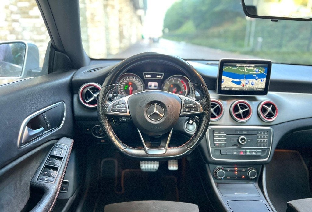 Mercedes-Benz CLA-klasse 180 Business Solution AMG Pakket, 4 cilinders, 715 kg, 122 pk, 1200 kg