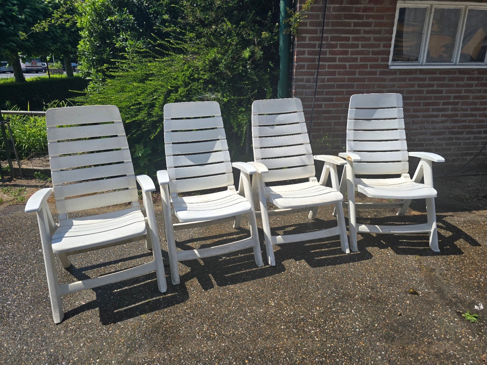 4x Witte verstelbare tuinstoelen van kunststof, Ophalen, Gebruikt, Kunststof, Verstelbaar
