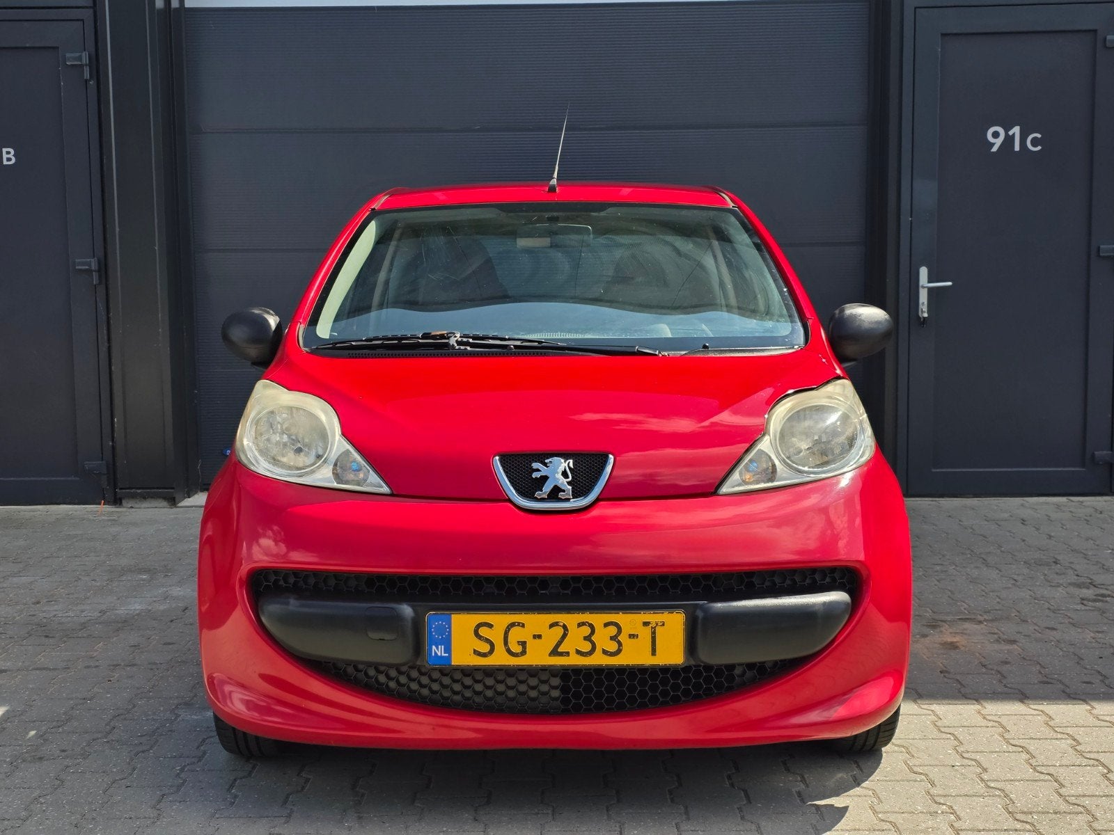 Peugeot 107 1.0 12V 3DR 2006 Rood, Voorwielaandrijving, Stof, Zwart, 765 kg