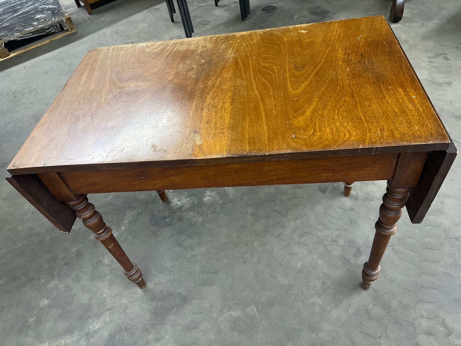 Uitschuifbare eettafel - TLC nodig, Antiek en Kunst, Ophalen