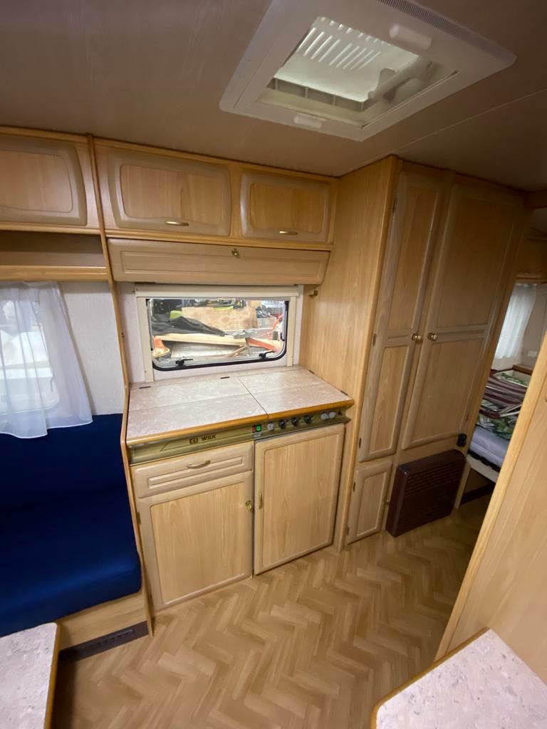 Wilk caravan, Caravans en Kamperen, Caravans, Standaardzit, Omvormbare zithoek, Bedrijf, Wilk