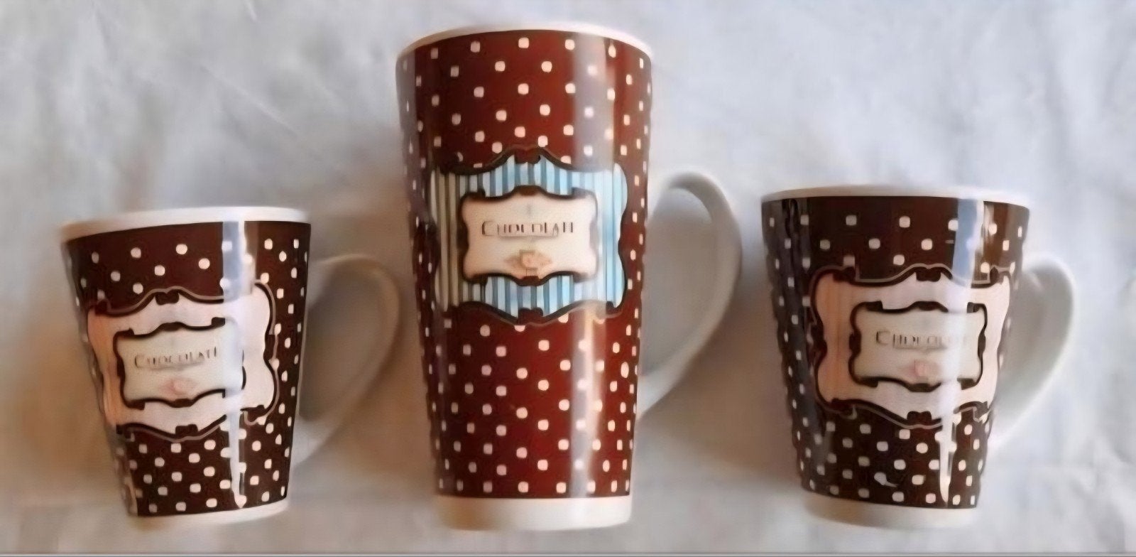 Hoge bruine mokken witte stippen chocolade koffie cappuccino, Ophalen of Verzenden, Zo goed als nieuw, Overige stijlen, Kop(pen) en/of Schotel(s)