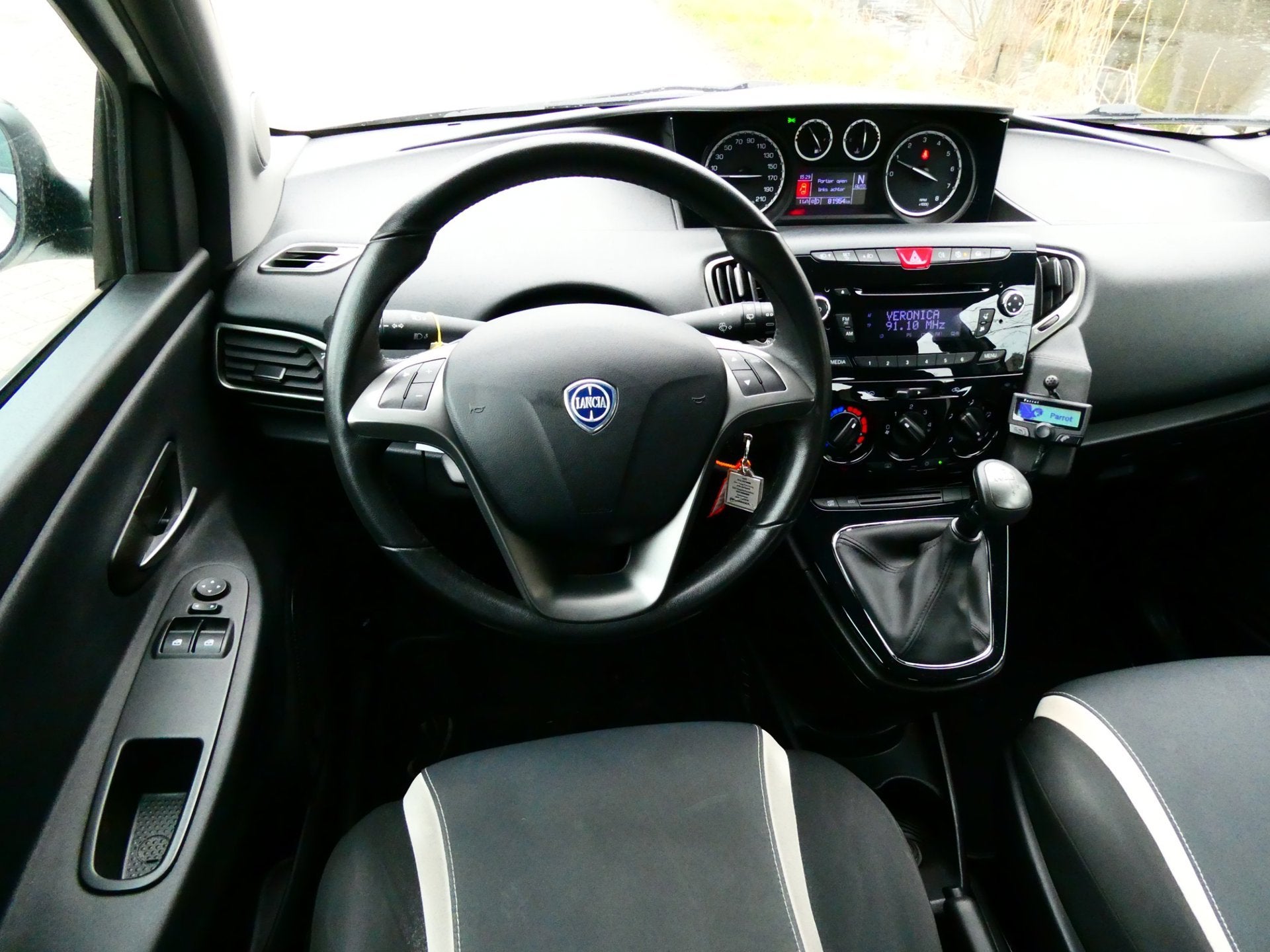 Lancia Ypsilon 0.9 TwinAir Elefantino Plus 80pk 1e eig Autom, Stof, Wit, Origineel Nederlands, Bedrijf