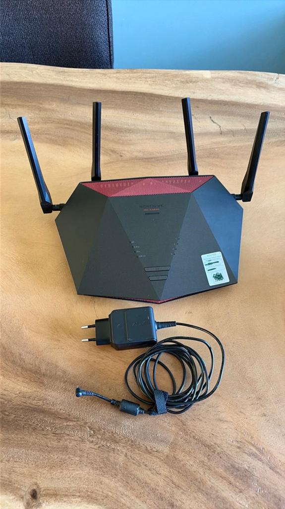 ASUS RT-AC88U Gaming Router - Krachtige Wifi, Ophalen of Verzenden, Gebruikt, Router met modem