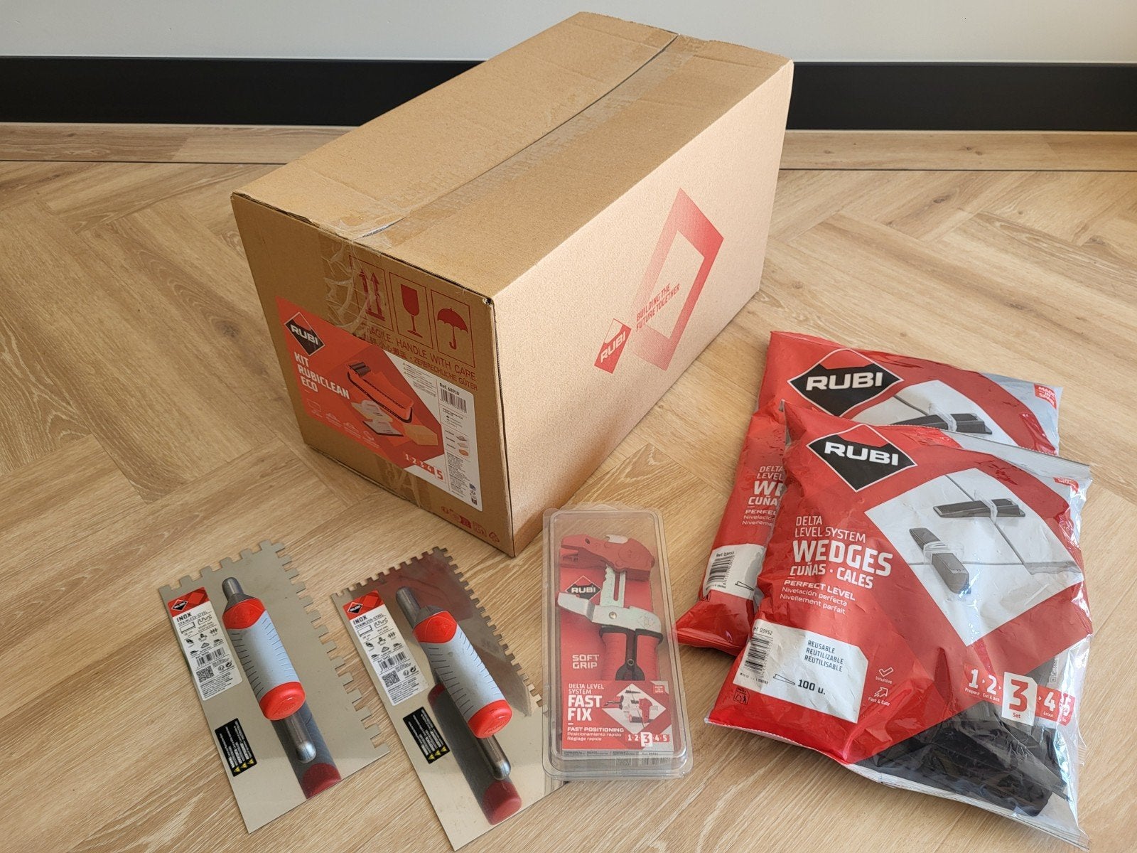 Rubi Tegelgereedschap Set: Nivelleersysteem & Lijmkammen, Ophalen of Verzenden, Nieuw, Overige typen, Rubi
