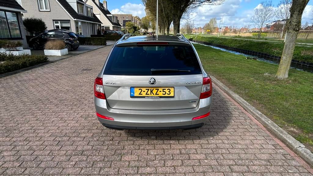 Octavia Combi 1.4TSI Business G-tec CNG Trekh AARDGAS=ZUINIG, Auto's, Voorwielaandrijving, 4 cilinders, Leder en Stof, Origineel Nederlands