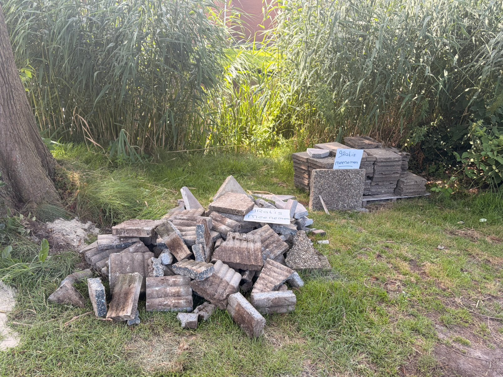 Tegels : GRATIS AF TE HALEN IN GOUDA, Tuin en Terras, Ophalen, Gebruikt, Beton, Terrastegels