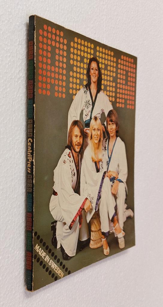 ABBA BOEK uit 1977 Made In Sweden Origineel !, Verzenden, Gebruikt, Boek, Tijdschrift of Artikel