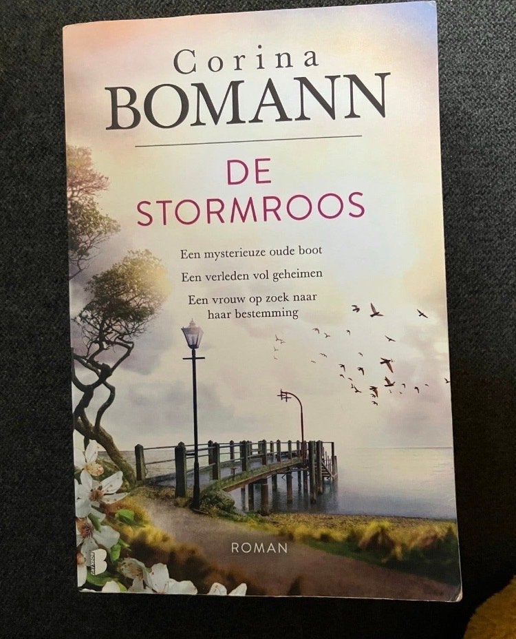 De Stormroos - Corina Bomann (steun Malawi), Boeken, Ophalen of Verzenden, Zo goed als nieuw