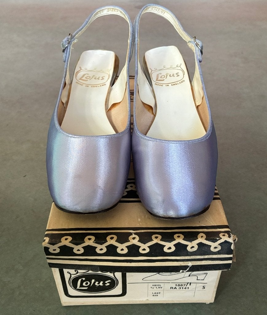 Vintage lila schoenen, 1970, maat 38; merk: Lotus; Engeland, Kleding | Dames, Overige kleuren, Overige typen, Ophalen of Verzenden