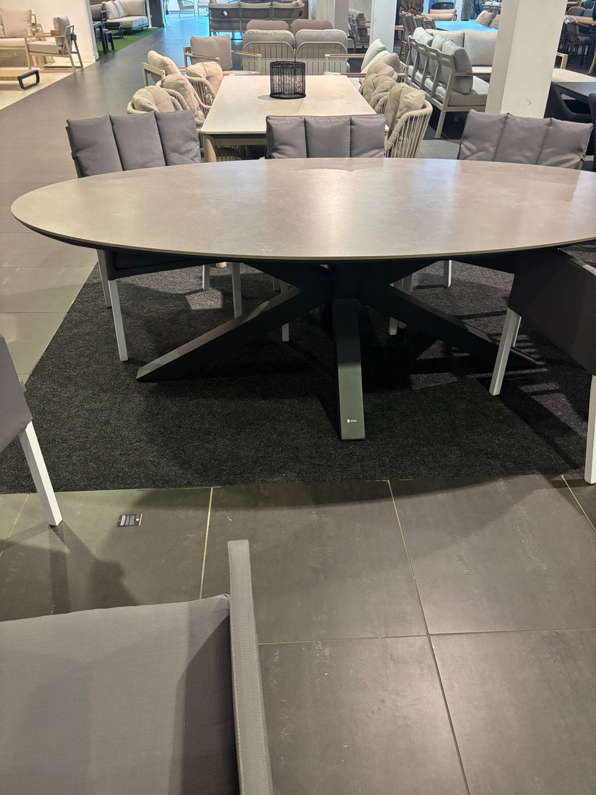 Moderne ovale eettafel met 6 stoelen - Grijs, Tuin en Terras, Ophalen of Verzenden, Zo goed als nieuw, Overige materialen