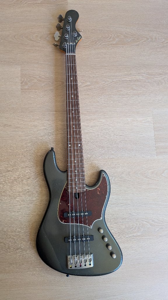 De Gier Bebop 5 string fretless, Muziek en Instrumenten, Snaarinstrumenten | Gitaren | Bas, Ophalen, Zo goed als nieuw, Elektrisch