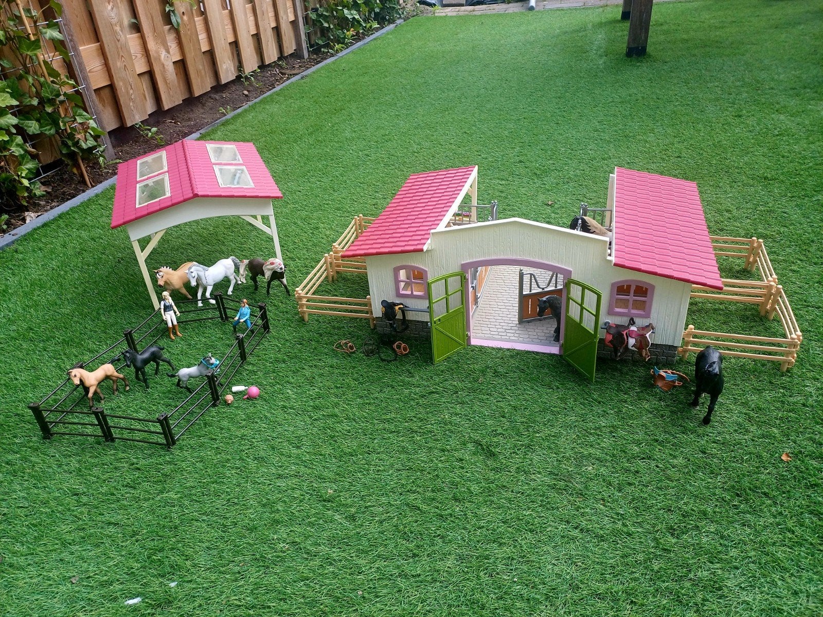 Schleich manege met paarden, Kinderen en Baby's, Speelgoed | Overig, Ophalen of Verzenden, Zo goed als nieuw, Jongen of Meisje