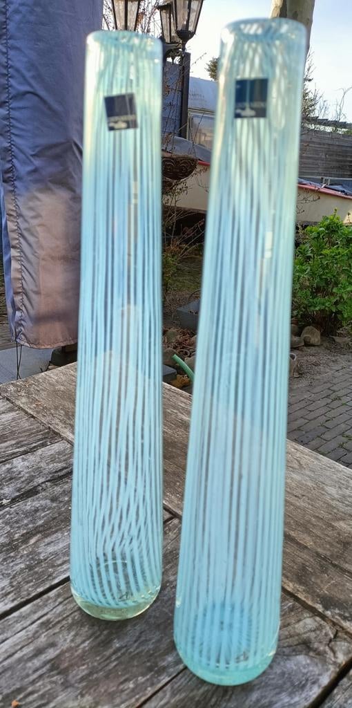 2 hoge glazen Leonardo vazen. Handgemaakt design., Ophalen, Blauw, Minder dan 50 cm, Glas