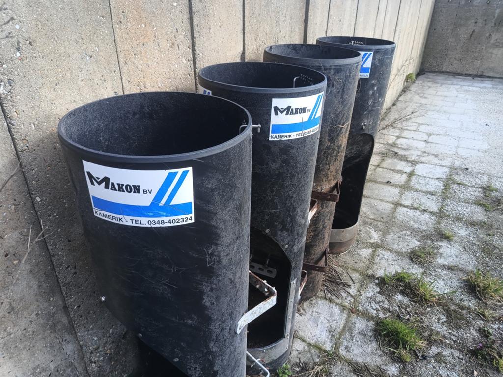 Voerbakken, voerbak. 8 stuks
