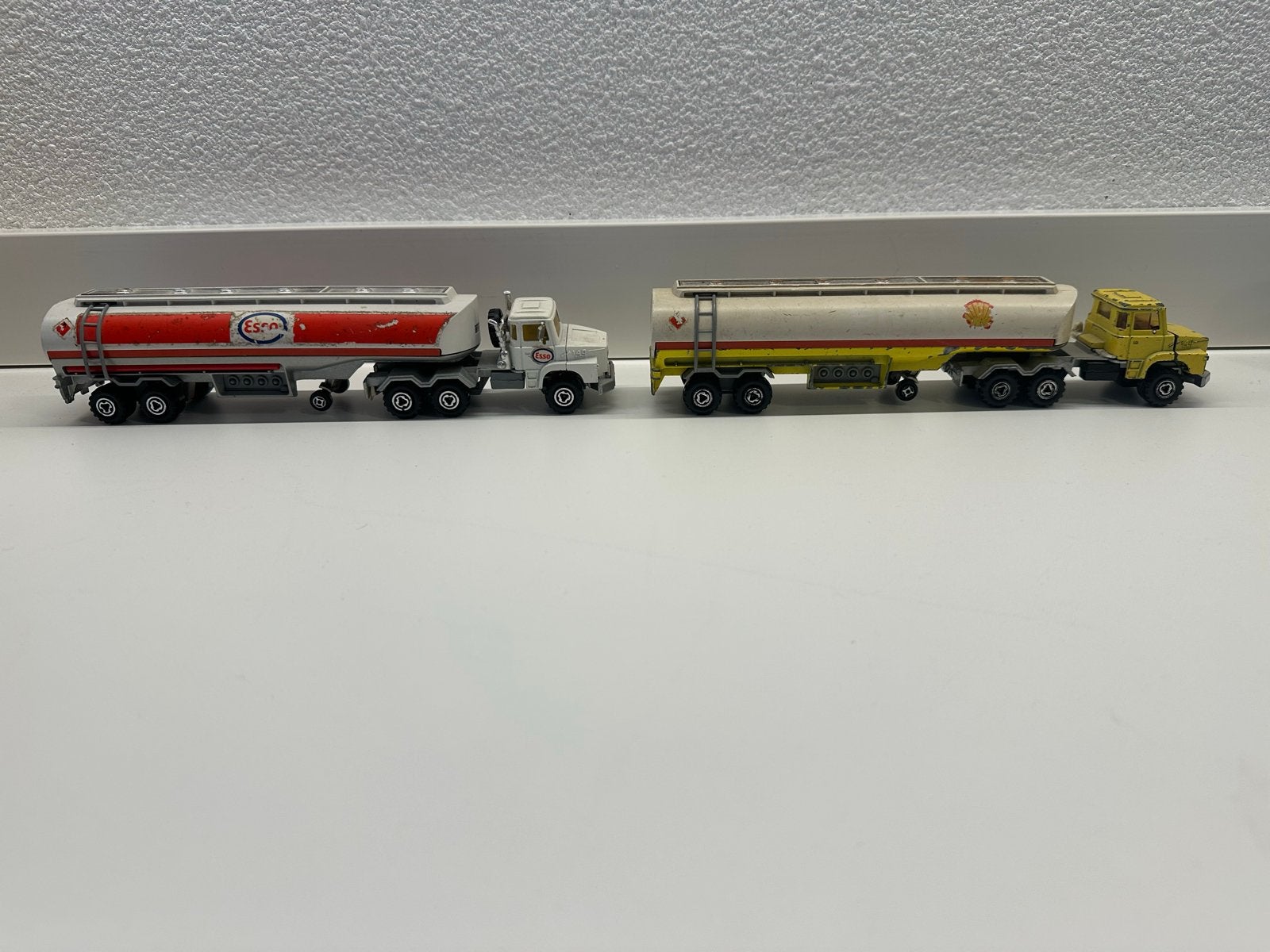 Majorette Esso en Shell Tankwagens - Vintage Speelgoed, Ophalen of Verzenden, Gebruikt, Bus of Vrachtwagen, Majorette