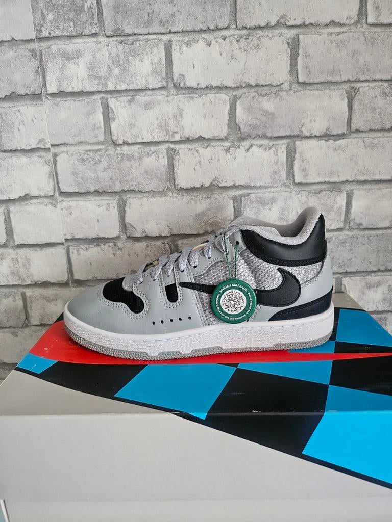Nike attack x TRAVIS SCOTT maat 38,5, Ophalen of Verzenden, Nieuw, Overige kleuren