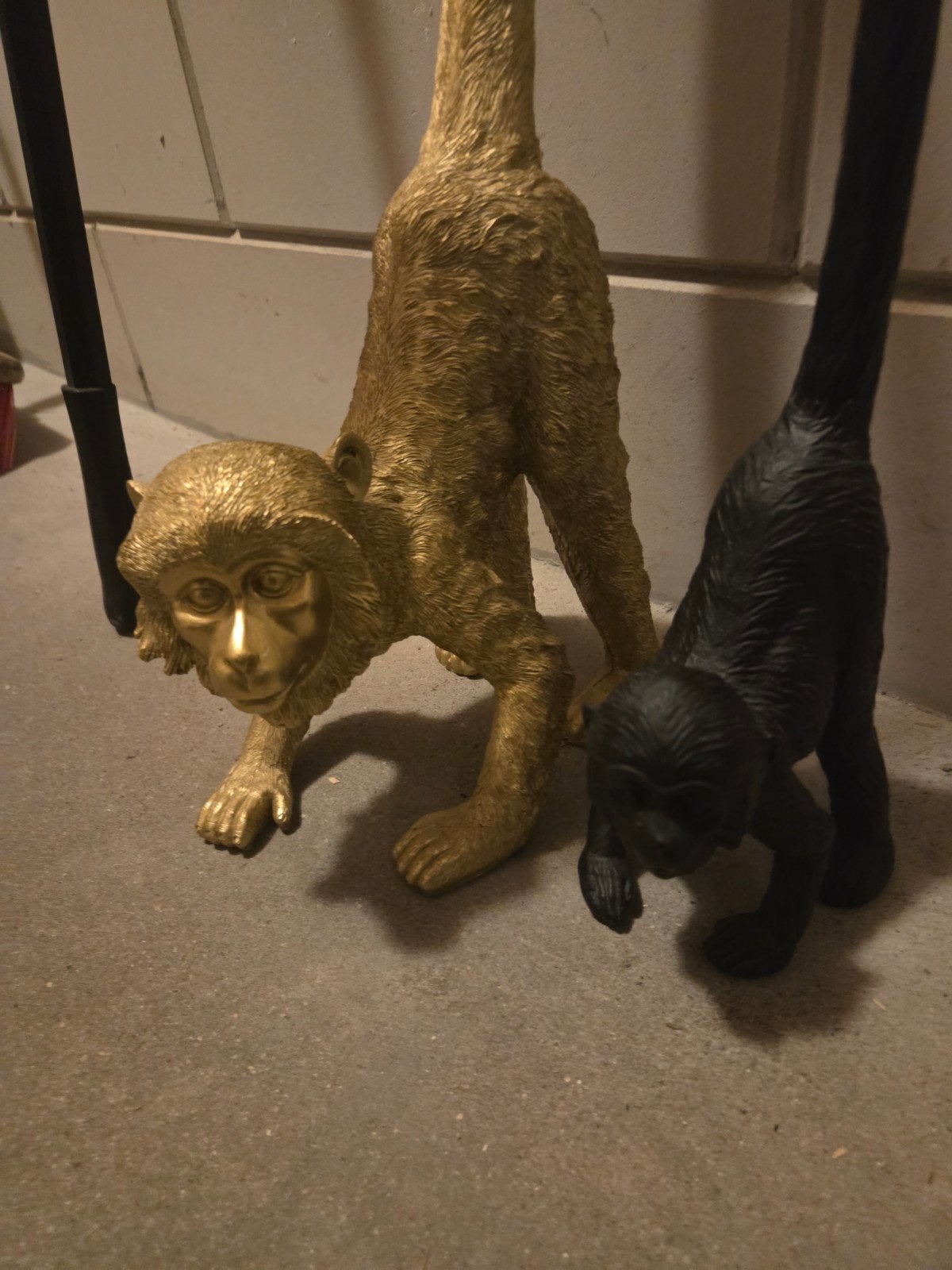 1x gouden a 75cm en 1 zwarte aap 50cm, Ophalen, Zo goed als nieuw, Dier