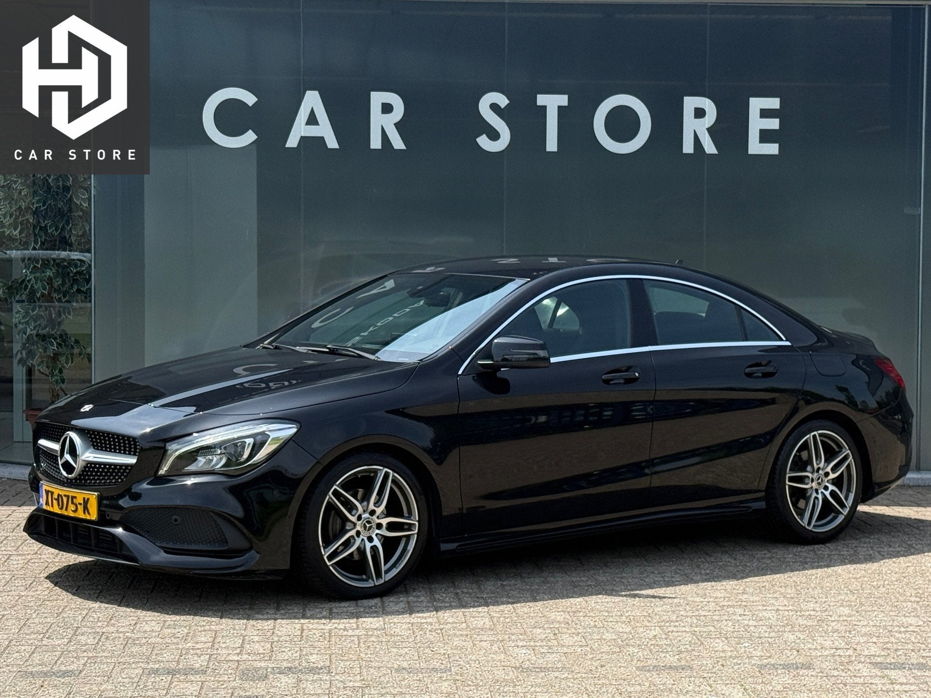 Mercedes-Benz CLA-klasse 180 AMG Line Navi|Camera|Dealer Ond, 4 cilinders, 715 kg, Leder en Stof, Sedan