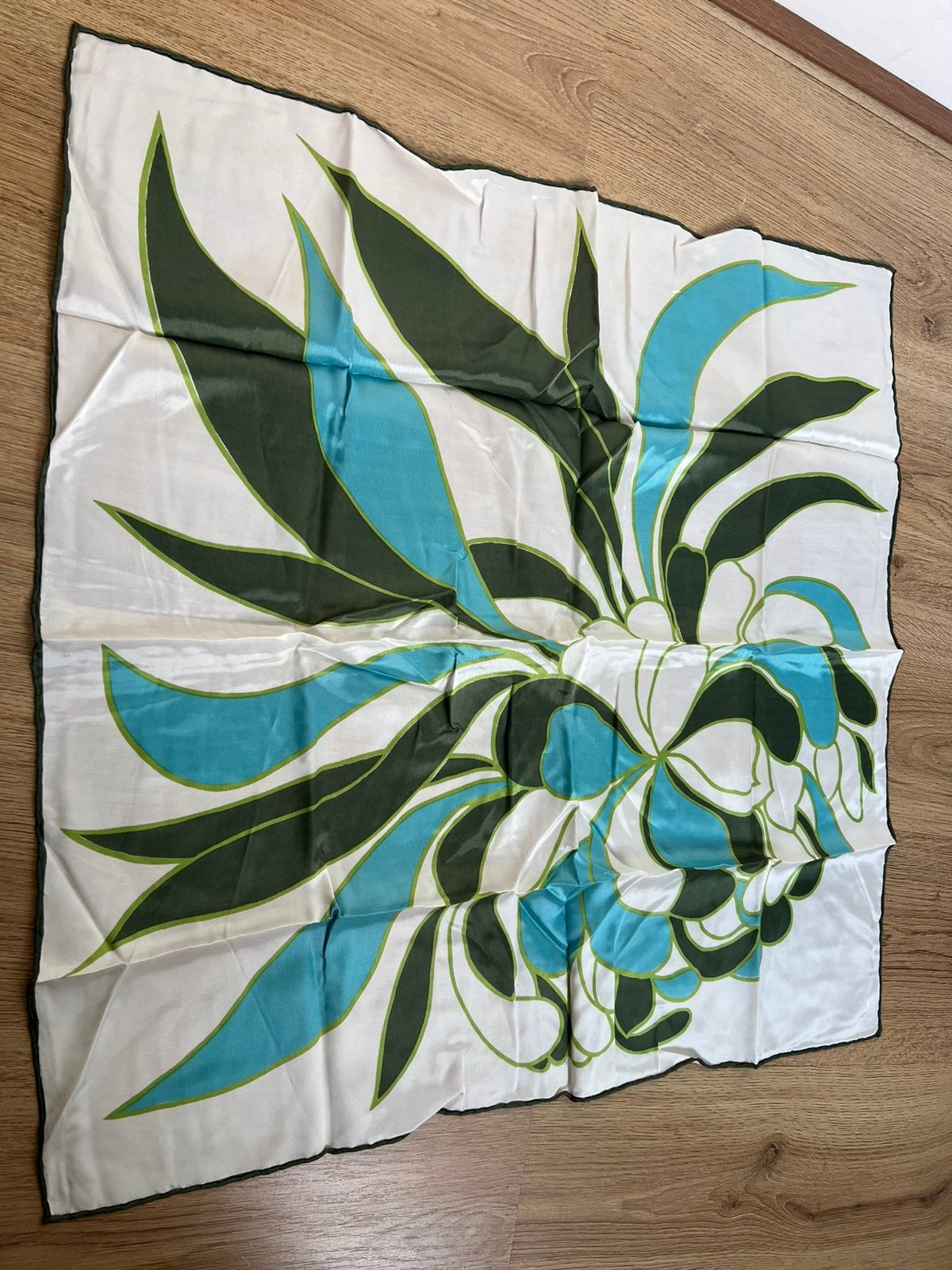 Groen blauw bladeren wit bandana sjaaltje vierkant, Kleding | Dames, Mutsen, Sjaals en Handschoenen, Maat 38/40 (M), Ophalen of Verzenden
