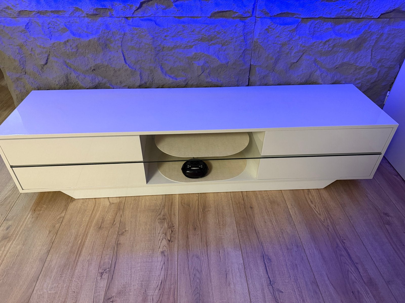 Moderne witte tv-meubel met opbergruimte, 100 tot 150 cm, Ophalen of Verzenden, Zo goed als nieuw, Minder dan 100 cm