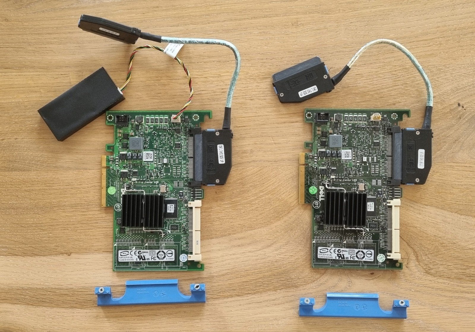 2 x Dell PowerEdge RAID Controller 6i RAID Controller, Computers en Software, Videokaarten, Gebruikt, Overige soorten, Ophalen of Verzenden