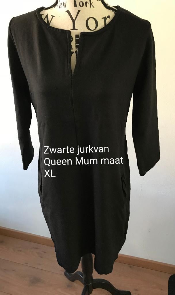 Zwarte jurk van Queen Mum maat Xl valt als L, Kleding | Dames, Positiekleding, Maat 42/44 (L), Ophalen of Verzenden, Zo goed als nieuw