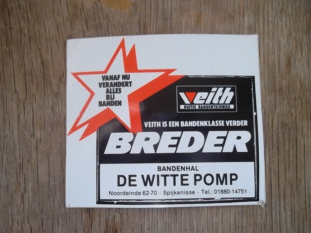 De Witte Pomp bandenhal Spijkenisse sticker - Veith banden, Ophalen of Verzenden, Zo goed als nieuw, Bedrijf of Vereniging
