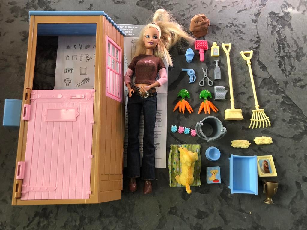 Barbie paard mattel met verzorgster & stal 2006, Ophalen, Zo goed als nieuw, Fashion Doll