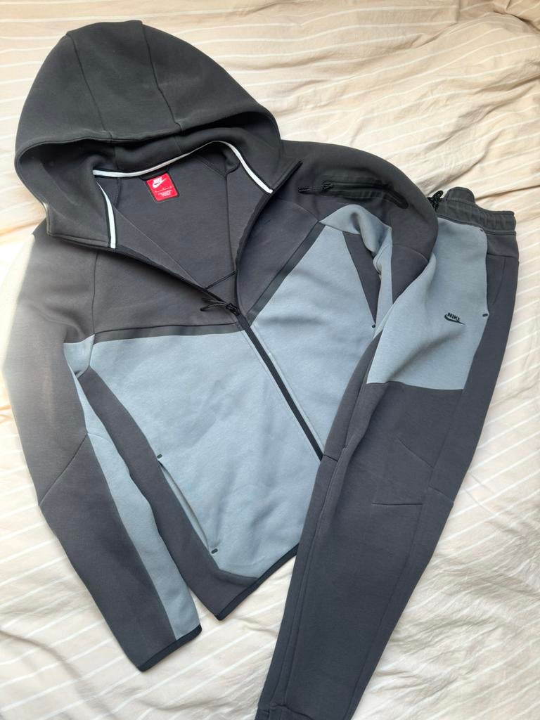 Nike Tech Fleece €100, Kleding | Heren, Sportkleding, Ophalen of Verzenden, Zo goed als nieuw, Grijs, Algemeen